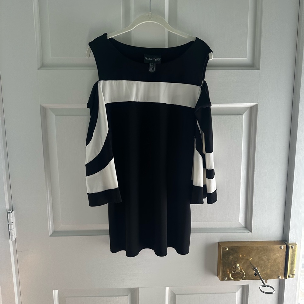 Frank Lyman Design Black and White Cold Shoulder Women's Top